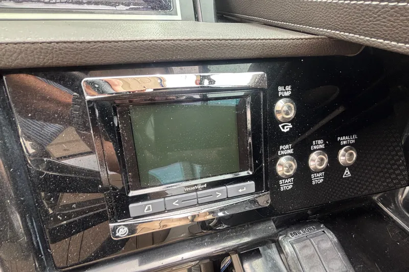 Slide: The Image of Control panel of a 2018 Sea Ray SLX 310 Outboard boat with VesselView display. - 22