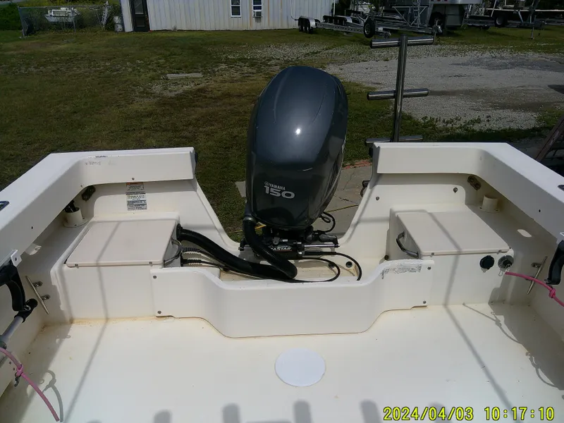 Slide: The Image of 2008 Parker 2120 Sport Cabin boat with Yamaha 150 outboard motor. - 16