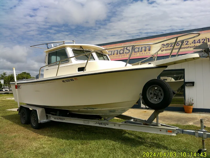 Slide: The Image of 2008 Parker 2120 Sport Cabin boat on trailer at Grand Slam Boat Sales. - 3