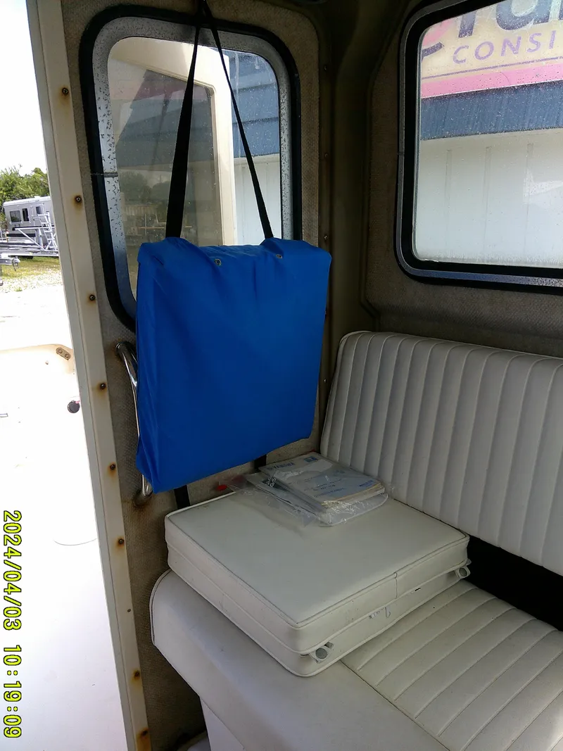 Slide: The Image of Interior of 2008 Parker 2120 Sport Cabin with blue bag and white seating. - 31