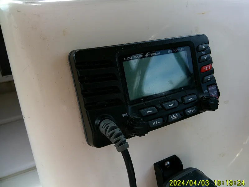Slide: The Image of Standard Horizon Explorer radio on 2008 Parker 2120 Sport Cabin boat dashboard. - 34