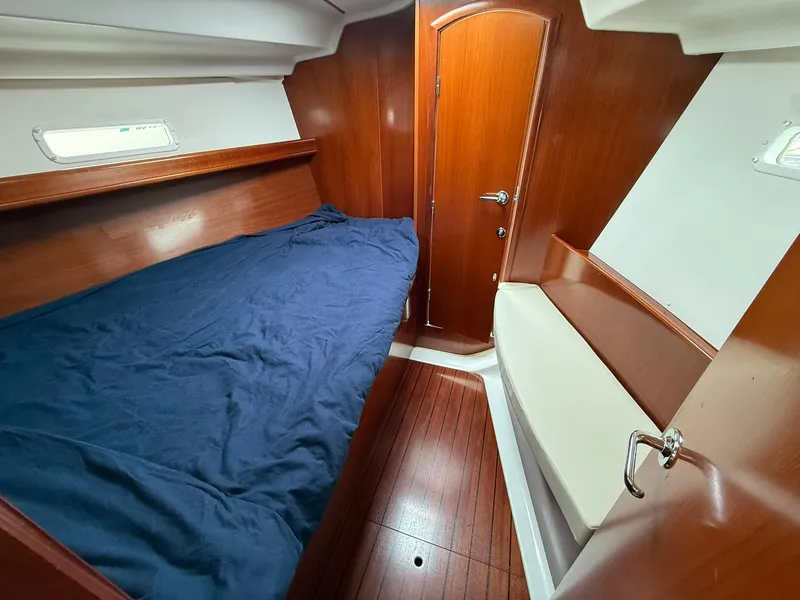 Slide: The Image of Beneteau 393 2003 - 58