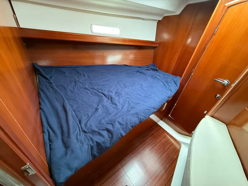 Slide: The Image of Beneteau 393 2003 - 60