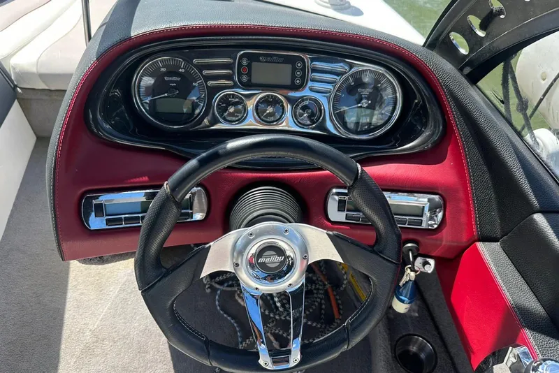 Slide: The Image of 2008 Malibu Wakesetter VTX dashboard with steering wheel and instrument panel. - 18