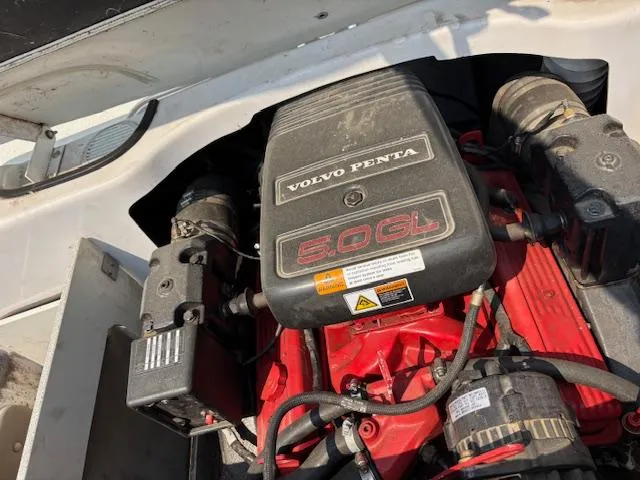 Slide: The Image of Volvo Penta 5.0GL engine in a 2002 Four Winns 190 Horizon boat. - 23