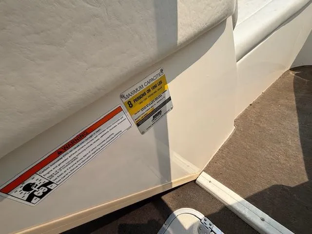 Slide: The Image of 2006 Stingray 220 LX boat capacity warning label, maximum 8 persons or 1200 lbs. - 18