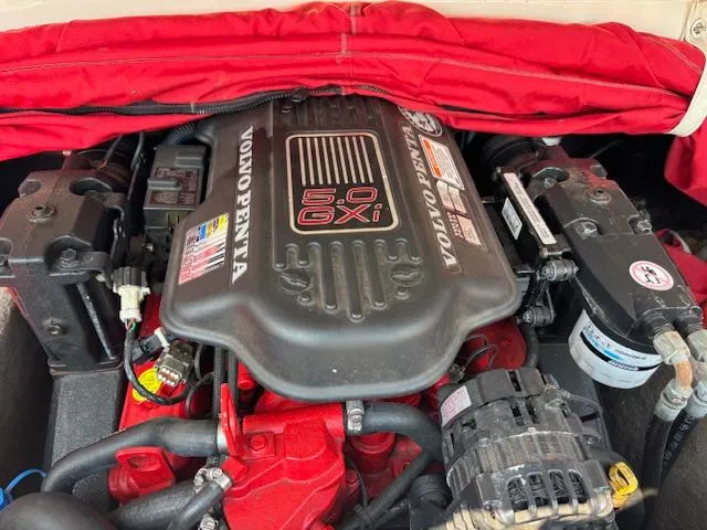 Slide: The Image of Volvo Penta 5.0 GXI engine in a 2006 Stingray 220 LX boat. - 25