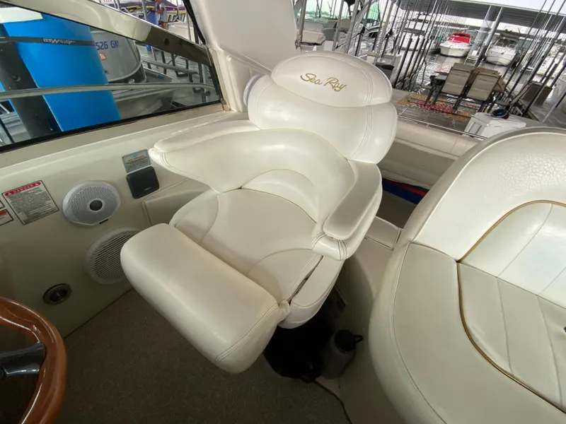 Slide: The Image of Captain's chair on 1999 Sea Ray 400 Sundancer yacht, featuring white leather upholstery. - 14