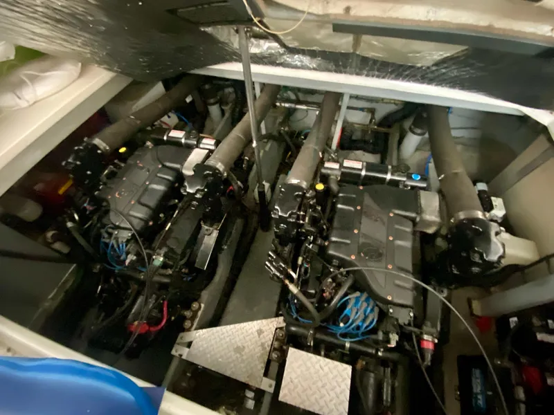 Slide: The Image of Engine room of a 1999 Sea Ray 400 Sundancer with dual engines. - 30