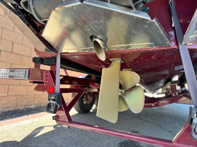 Slide: The Image of 2022 MasterCraft XStar S boat propeller and trailer detail. - 11