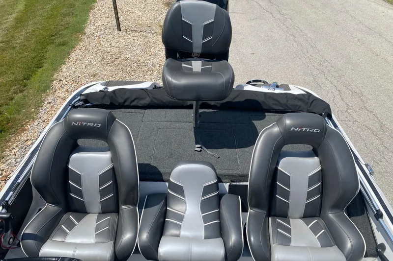 Slide: The Image of 2021 Nitro Z18 Pro boat seats with sleek black and gray design. - 4