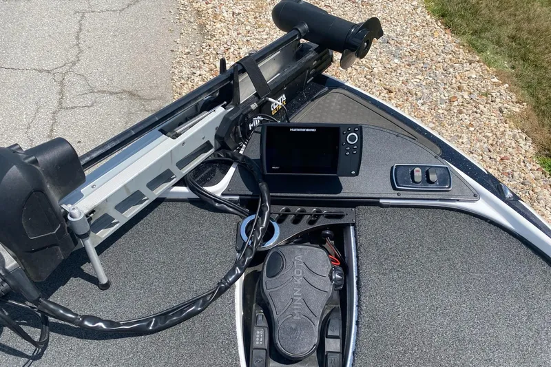 Slide: The Image of Nitro Z18 Pro 2021 boat dashboard with Humminbird fish finder and trolling motor. - 5