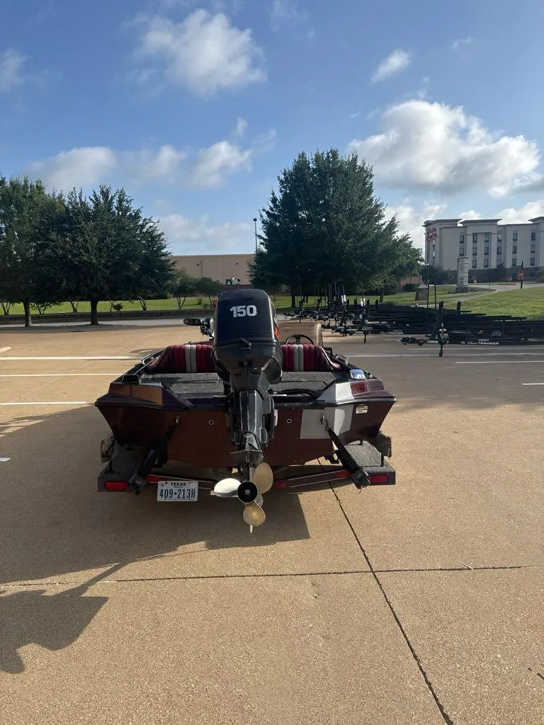 Slide: The Image of 1995 Ranger 372V boat with 150 HP motor in a parking lot. - 5