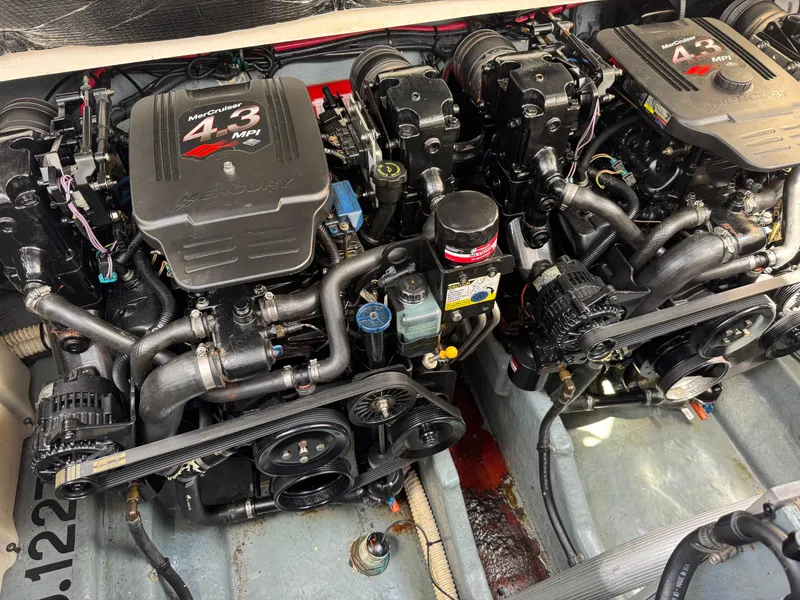 Slide: The Image of Twin MerCruiser 4.3 MPI engines in a 2003 Sea Ray 280 Sundancer boat. - 20