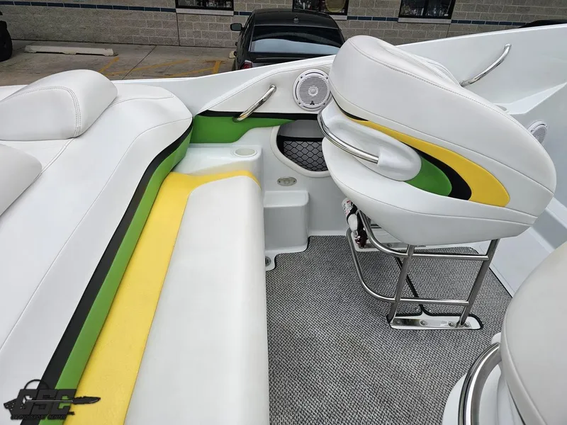 Slide: The Image of Baja 23 Outlaw 2005 - 57