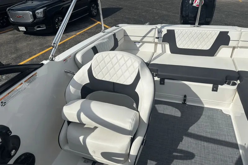 Slide: The Image of Bayliner VR4 Bowrider OB 2023 - 13