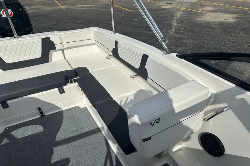 Slide: The Image of Bayliner VR4 Bowrider OB 2023 - 14