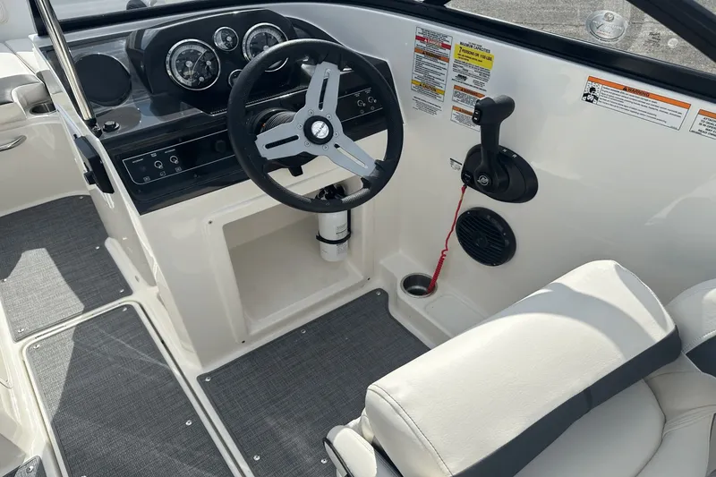 Slide: The Image of Bayliner VR4 Bowrider OB 2023 - 15