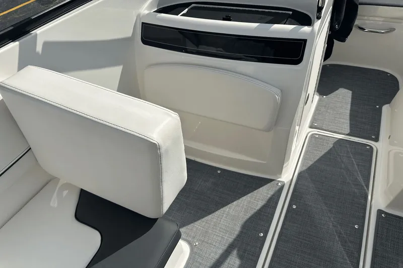 Slide: The Image of Bayliner VR4 Bowrider OB 2023 - 16