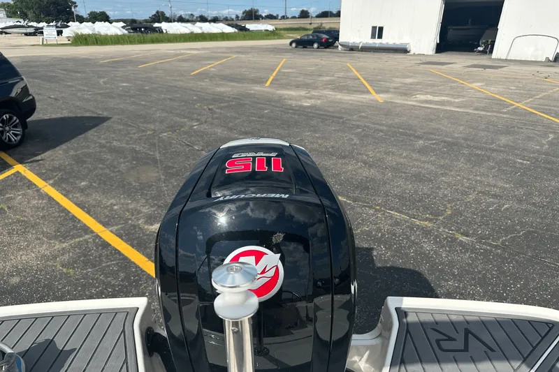 Slide: The Image of Bayliner VR4 Bowrider OB 2023 - 17