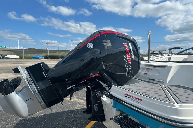 Slide: The Image of Bayliner VR4 Bowrider OB 2023 - 18