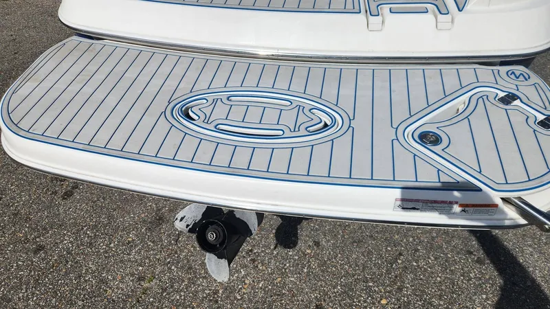 Slide: The Image of Larson 186 SENZA 2006 - 5