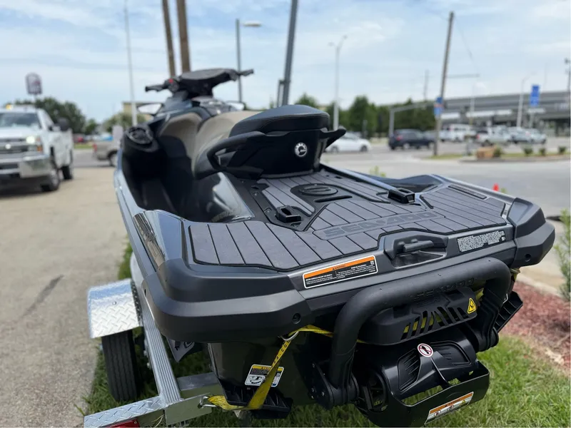 Slide: The Image of Sea-Doo GTX Limited 300 2022 - 4