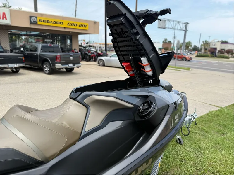 Slide: The Image of Sea-Doo GTX Limited 300 2022 - 5