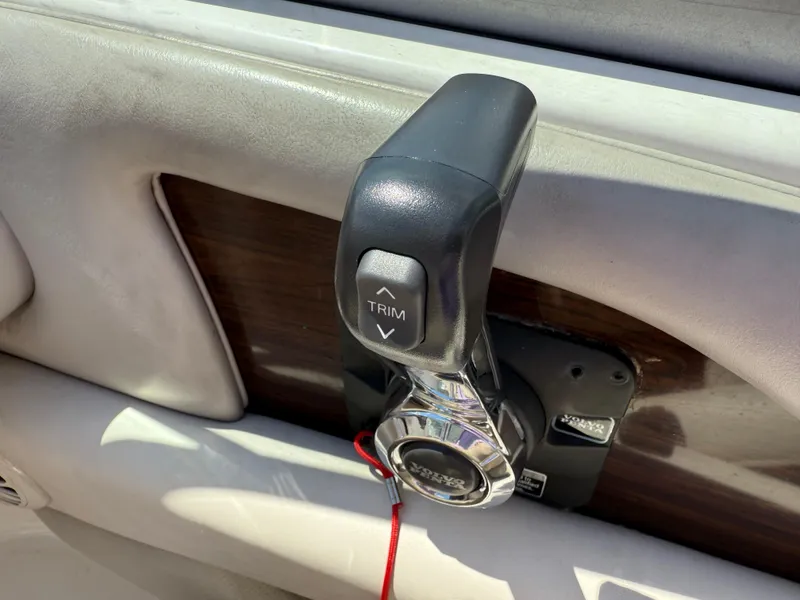 Slide: The Image of Throttle control lever on a 2007 Chaparral 215 SSi boat. - 15