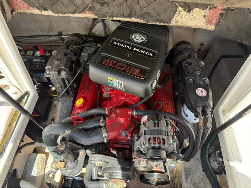 Slide: The Image of Volvo Penta 5.0GL engine in 2007 Chaparral 215 SSi boat. - 25