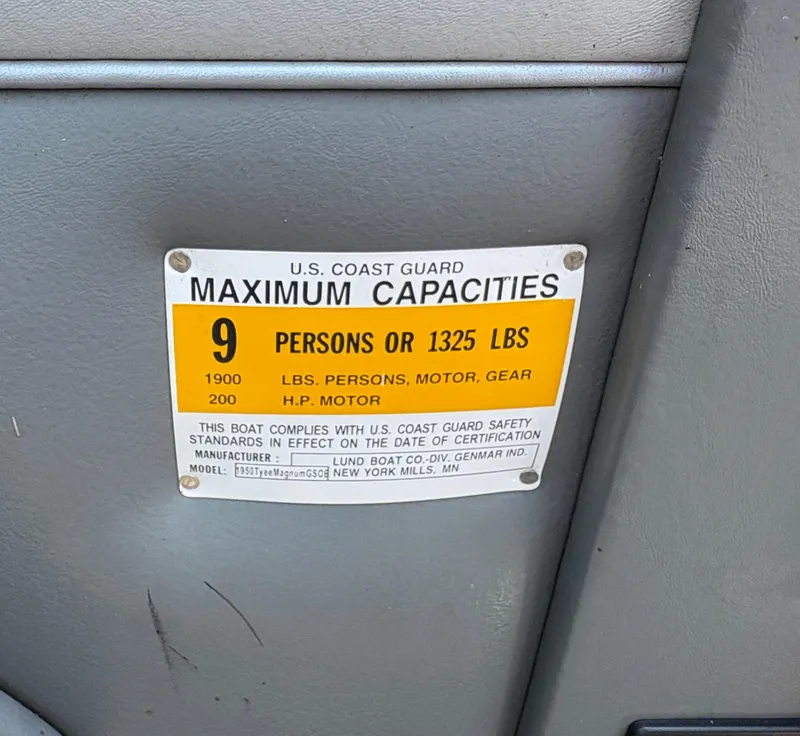 Slide: The Image of U.S. Coast Guard capacity label on 2001 Lund 1950 Tyee Magnum GS ITS boat. - 21