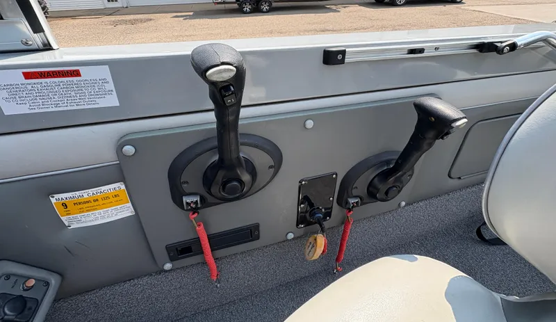 Slide: The Image of 2001 Lund 1950 Tyee Magnum GS ITS boat controls and seating area. - 22