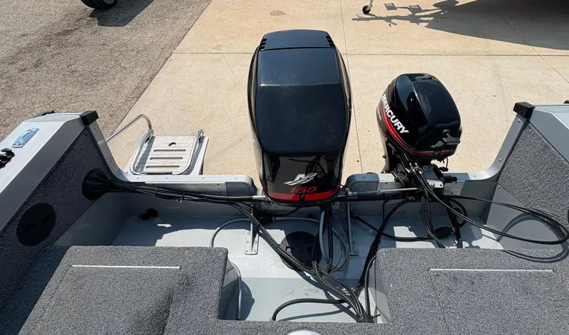 Slide: The Image of 2001 Lund 1950 Tyee Magnum GS ITS boat with dual Mercury outboard motors. - 28