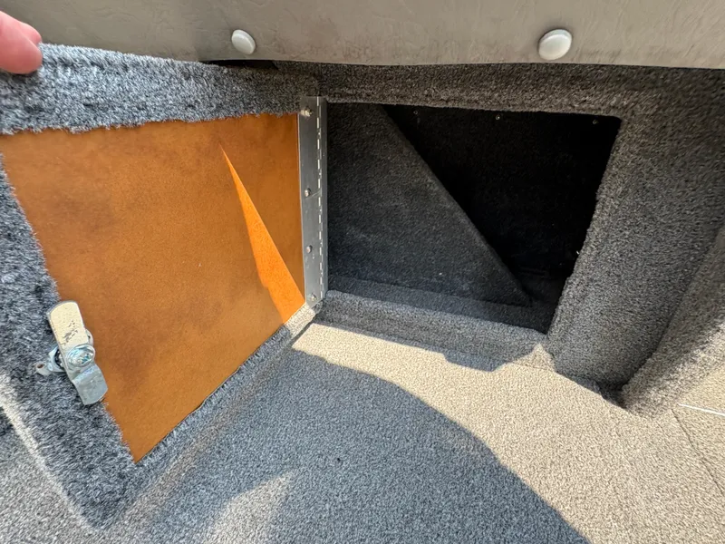 Slide: The Image of Open storage compartment in 2001 Lund 1950 Tyee Magnum GS ITS boat. - 31