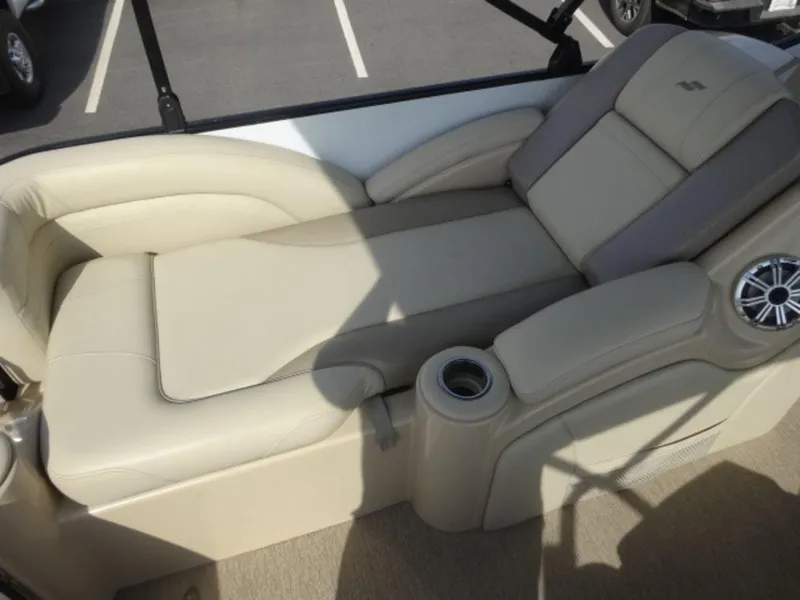 Slide: The Image of Luxurious seating on 2018 Starcraft MX23L boat with cup holder and speaker. - 12