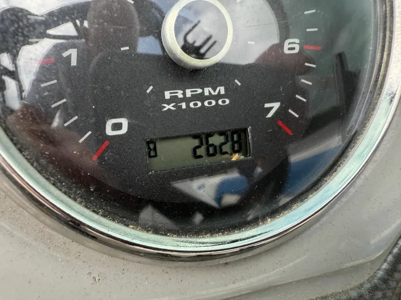 Slide: The Image of Close-up of a Chaparral 19 H2O Sport 2017 tachometer displaying 262.8 hours. - 22