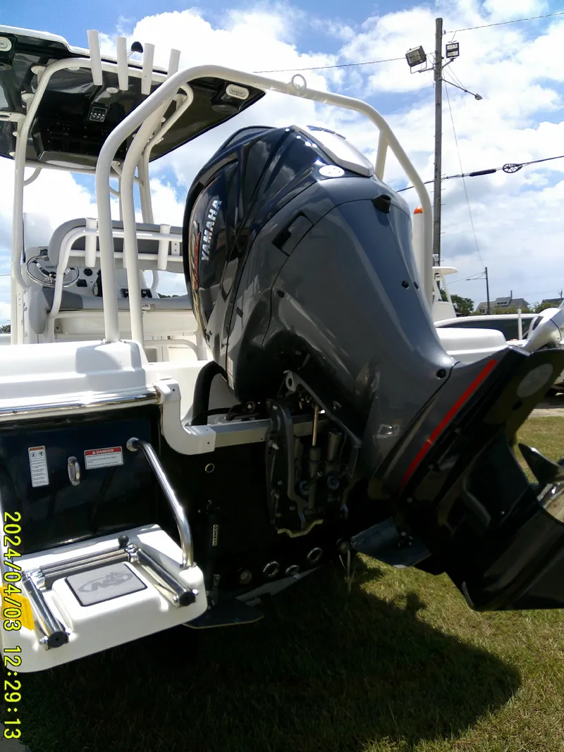 Slide: The Image of 2023 NauticStar 231 Hybrid boat with Yamaha outboard motor, displayed outdoors. - 8