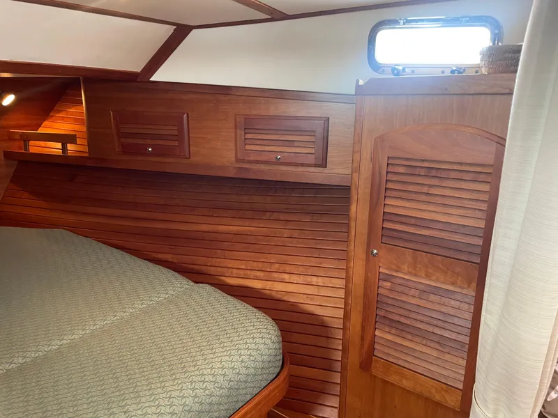 Slide: The Image of Bow hanging locker - 18