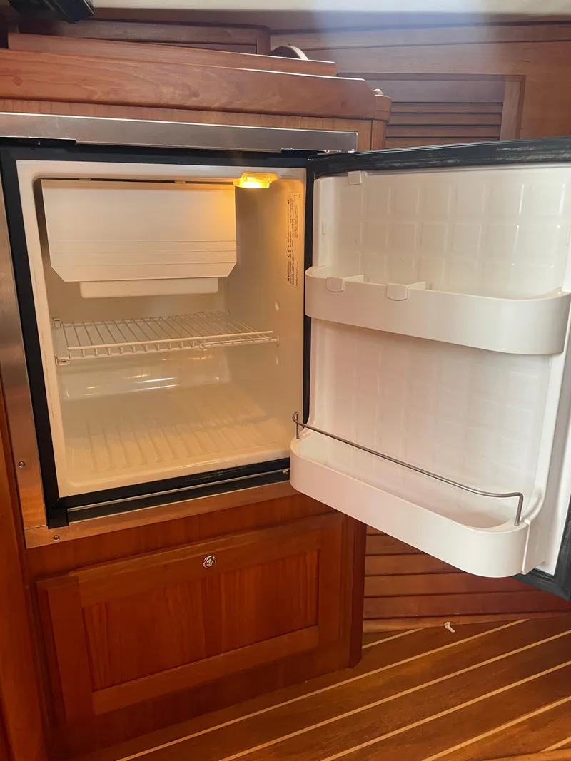 Slide: The Image of Fridge/Freezer Below - 23