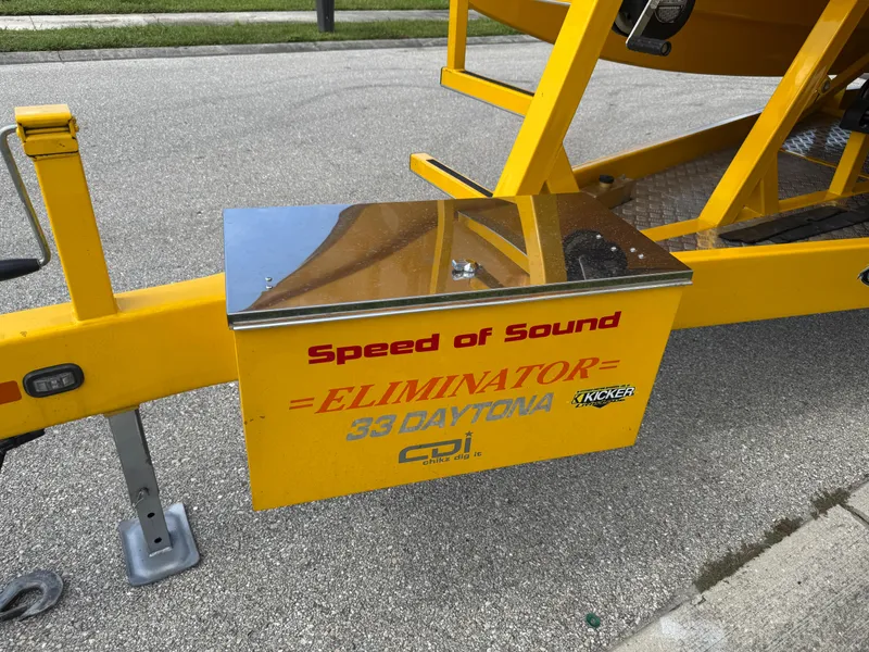 Slide: The Image of Yellow trailer with "Speed of Sound" and "Eliminator 33 Daytona" branding, 2006 model. - 11