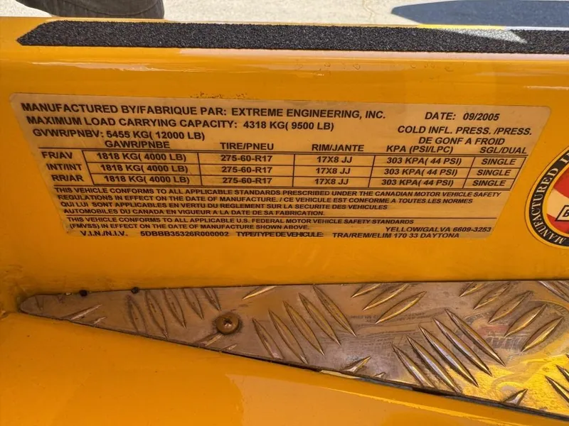 Slide: The Image of Label on 2006 Eliminator 33 Daytona detailing load capacity and tire specifications. - 23