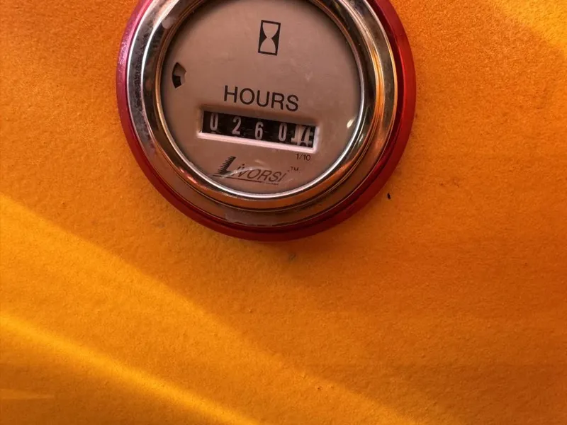 Slide: The Image of Hour meter on 2006 Eliminator 33 Daytona boat, showing 260.7 hours. - 45