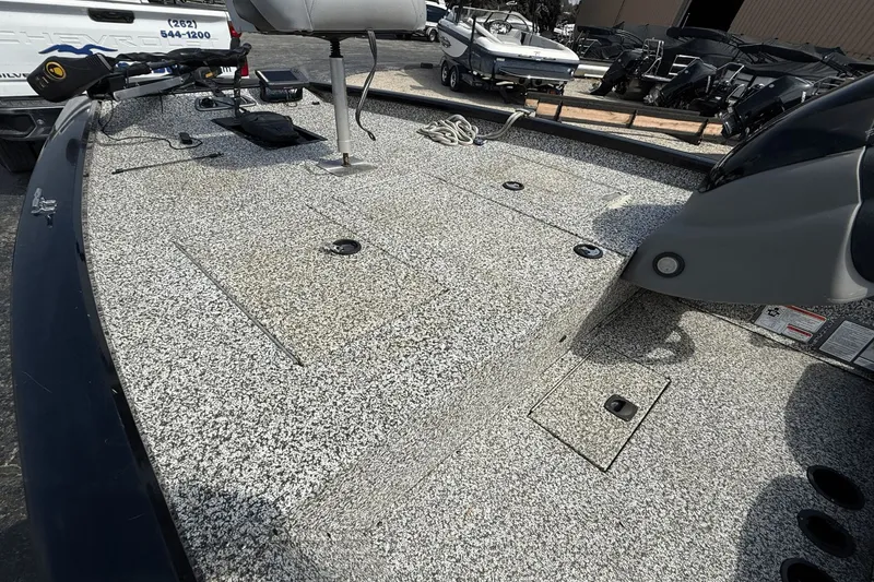 Slide: The Image of Sun Tracker PRO TEAM 17 2015 - 5