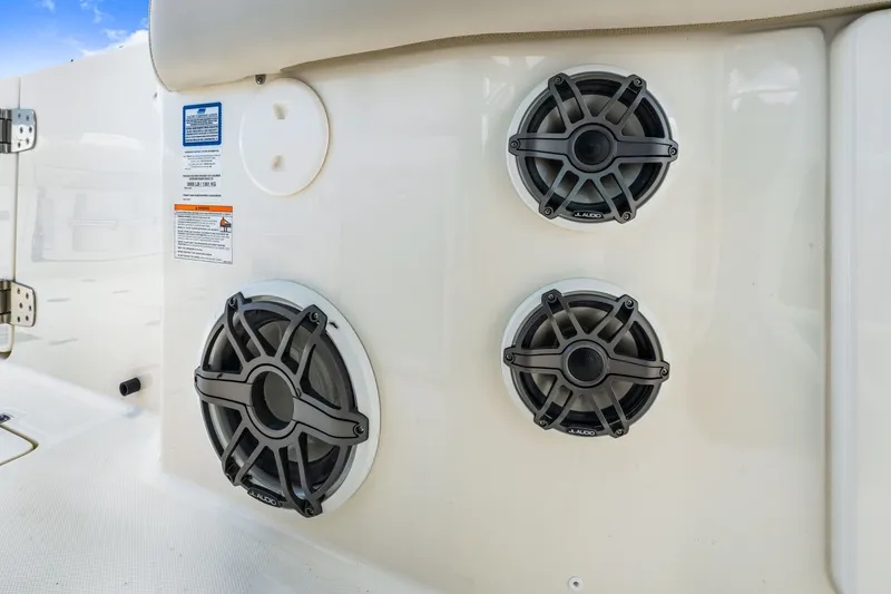 Slide: The Image of Boston Whaler 380 Outrage 2026 - 14
