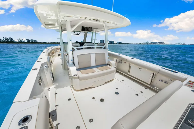 Slide: The Image of Boston Whaler 380 Outrage 2026 - 42