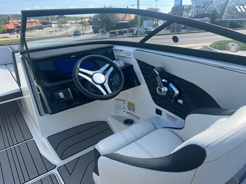 Slide: The Image of Sea Ray SPX 210 Outboard 2026 - 11