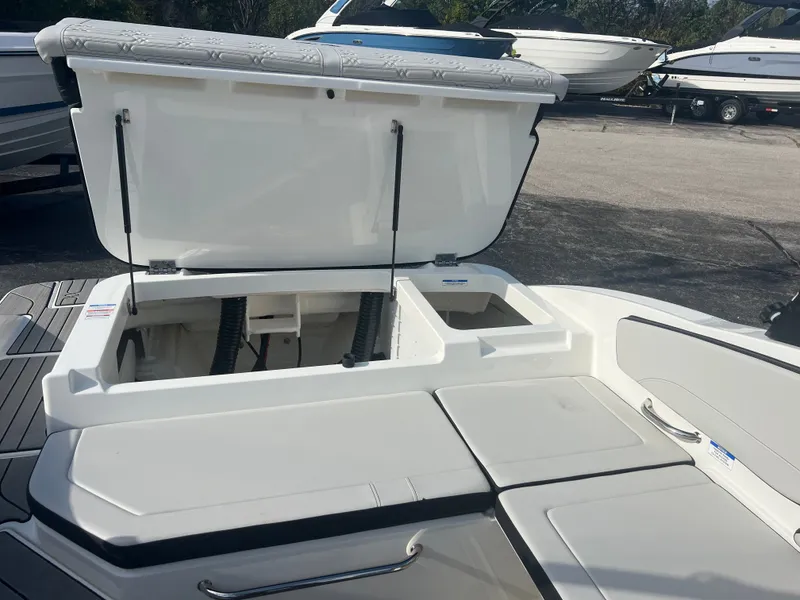 Slide: The Image of Sea Ray SPX 210 Outboard 2026 - 8