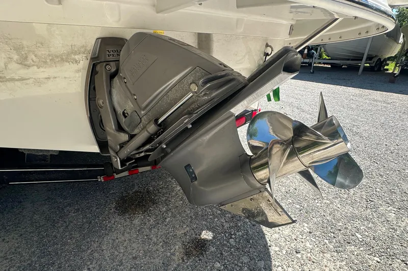 Slide: The Image of 2007 Crownline 220 LS boat with Volvo Penta outdrive and stainless steel propeller. - 4