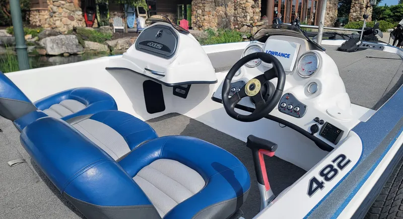 Slide: The Image of 2006 Nitro 482 DC boat interior with blue seats and steering console. - 10