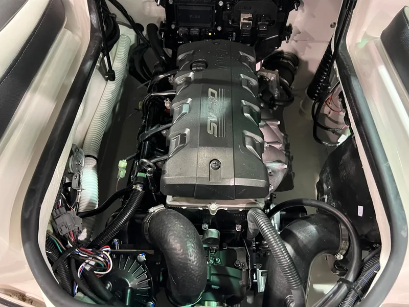 Slide: The Image of Engine compartment of 2025 Yamaha Boats AR195 with powerful engine. - 8